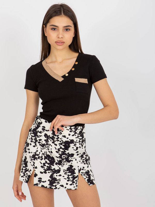 Fashionhunters Black fitted ribbed blouse with short sleeves