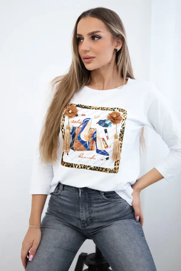 Kesi Blouse with 3D graphics and decorative pom pom white