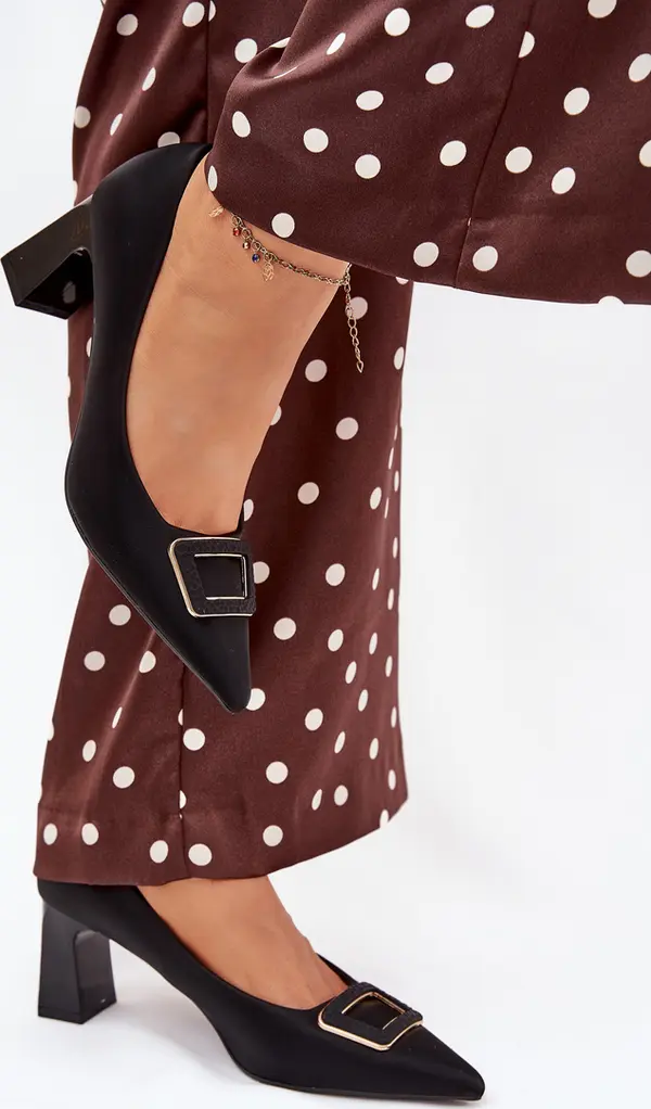 Boto Boto Чехли на ток с декоративна катарама черни Серива