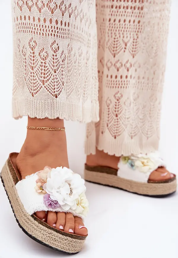 Boto Boto Дамски сандали с цветя платформа с плетеница бели Зенвани