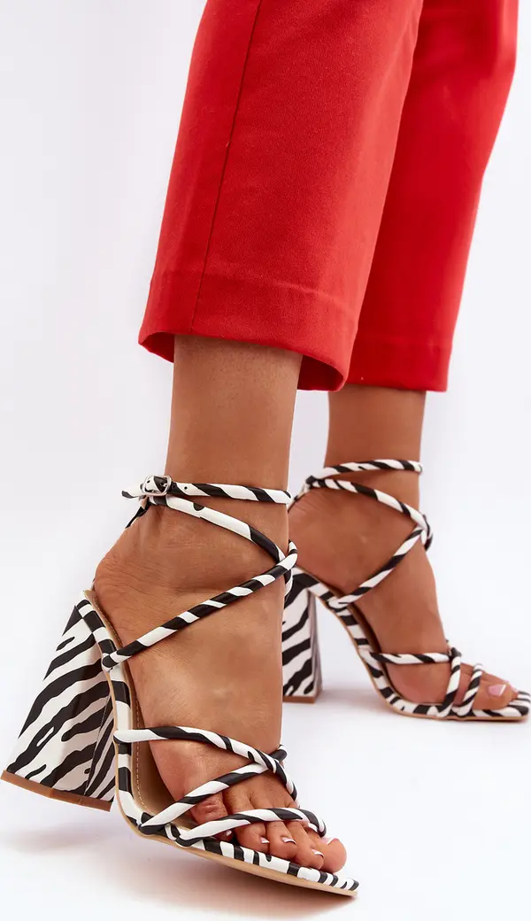 Boto Boto Модерни сандали на висок ток в черно и бяло Josette