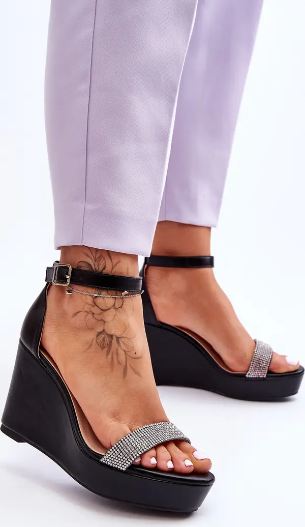 Boto Boto Модни кожени сандали на танкетка черни Arwen