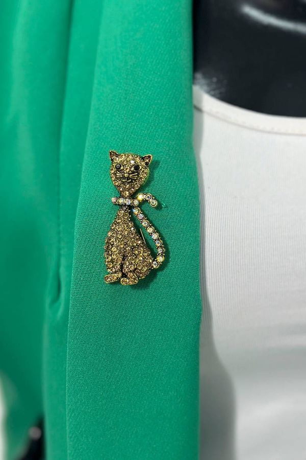 BG Brooch Cat A-2-21-10 gold color