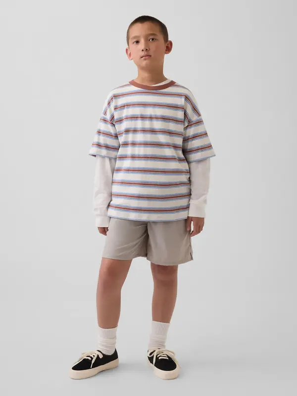 GAP Бързосъхнещи шорти GapFit за момчета