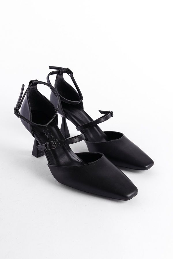 Capone Outfitters Capone Outfitters Mary Jane Open Back Women's Shoe with Belt