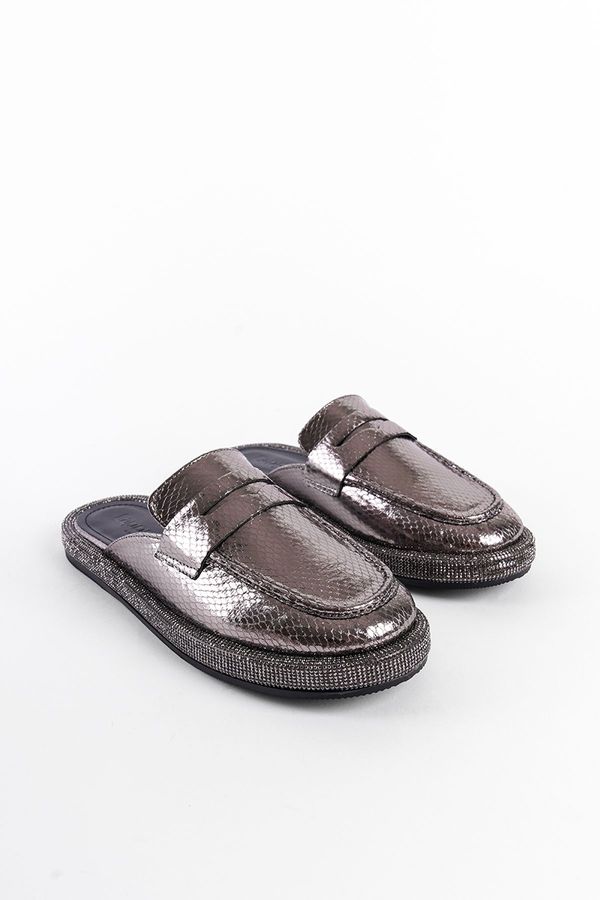 Capone Outfitters Capone Outfitters Women's Closed Toe Slippers with Stones