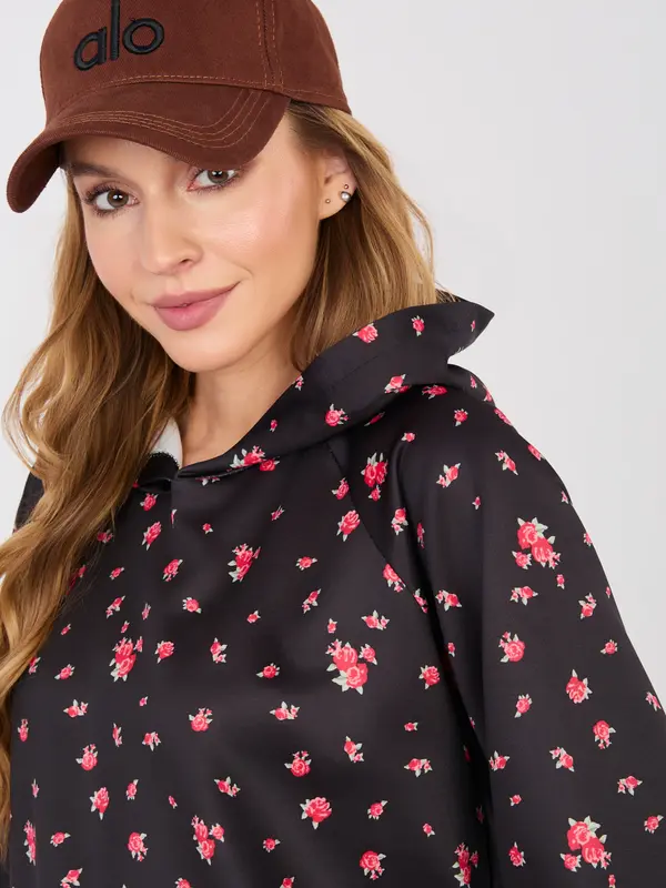 Italy Moda Черен оувърсайз суитчър с рози