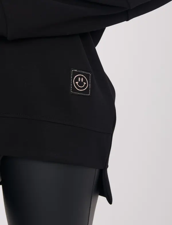 RUE PARIS Черен суитшърт с усмивка