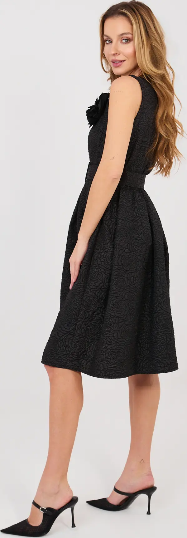 RUE PARIS Черна коктейлна рокля с флорална брошка