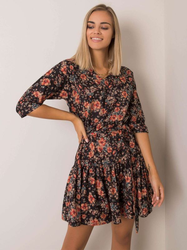 Fashionhunters Черната рокля на Сами