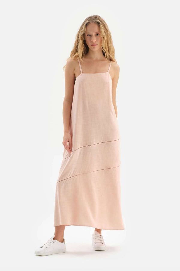 Dagi Dagi Light Pink Bias тъкана рокля с изрязани детайли.