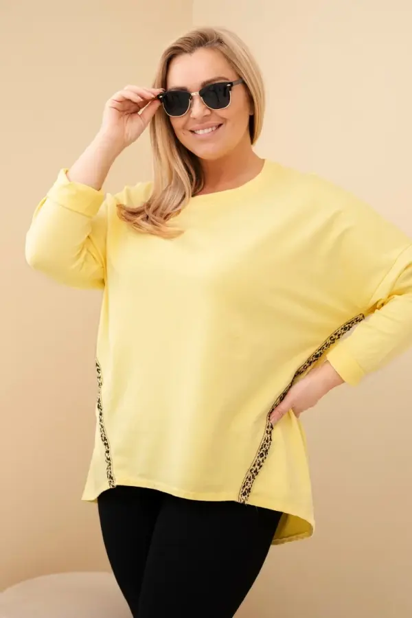 Kesi Дамска блуза с големи размери и леопардов кант