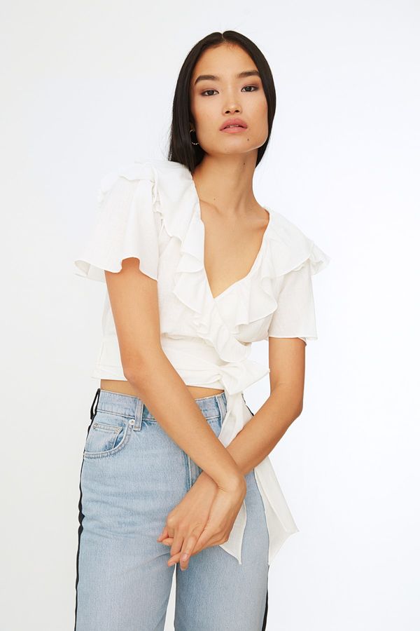 Trendyol Дамска блуза Trendyol Volan Detailed