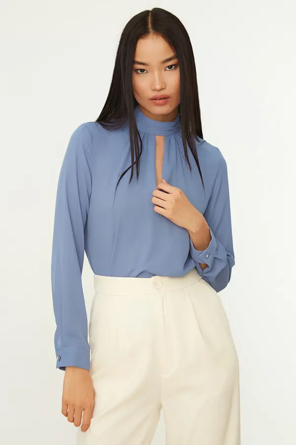 Trendyol Дамска блуза. Trendyol Collar detailed