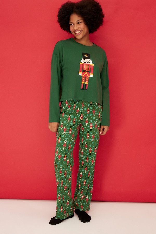Trendyol Дамска пижама. Trendyol THMAW23PT00318/Green