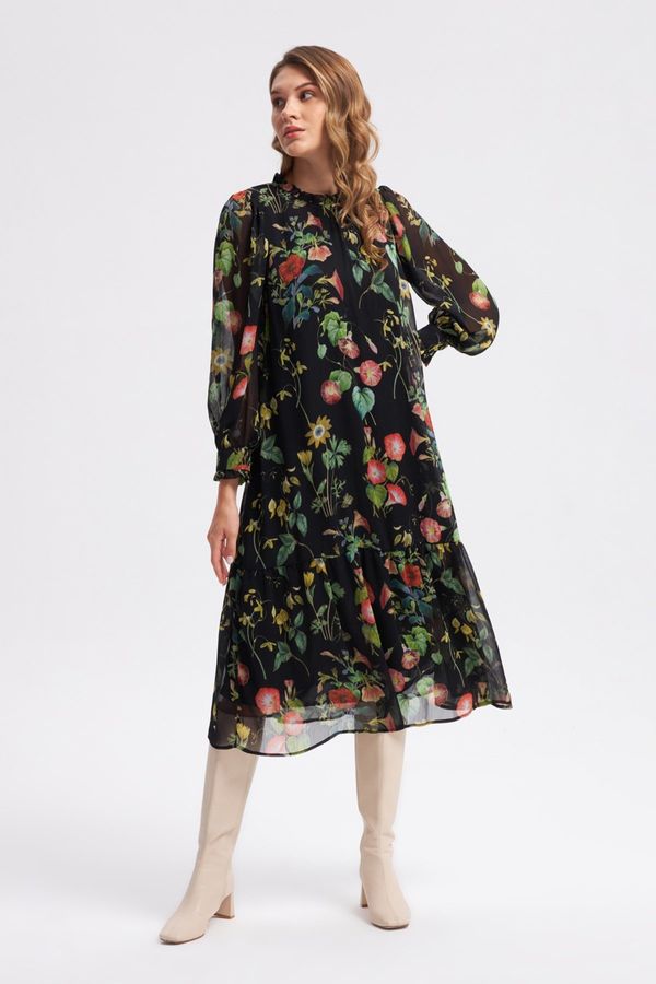 Gusto Дамска рокля. Gusto 23KG006321/Black