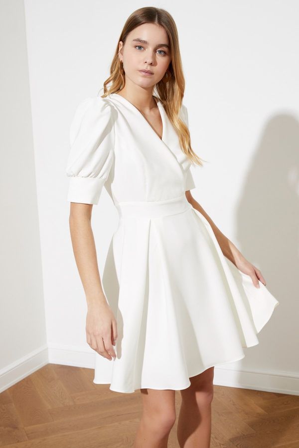 Trendyol Дамска рокля. Trendyol Ecru