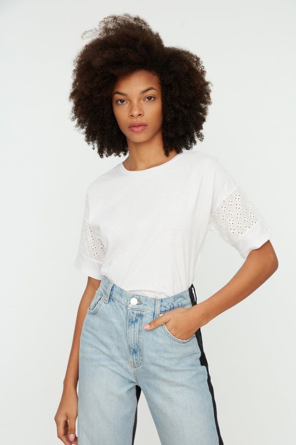 Trendyol Дамска тениска Trendyol Lace detailed
