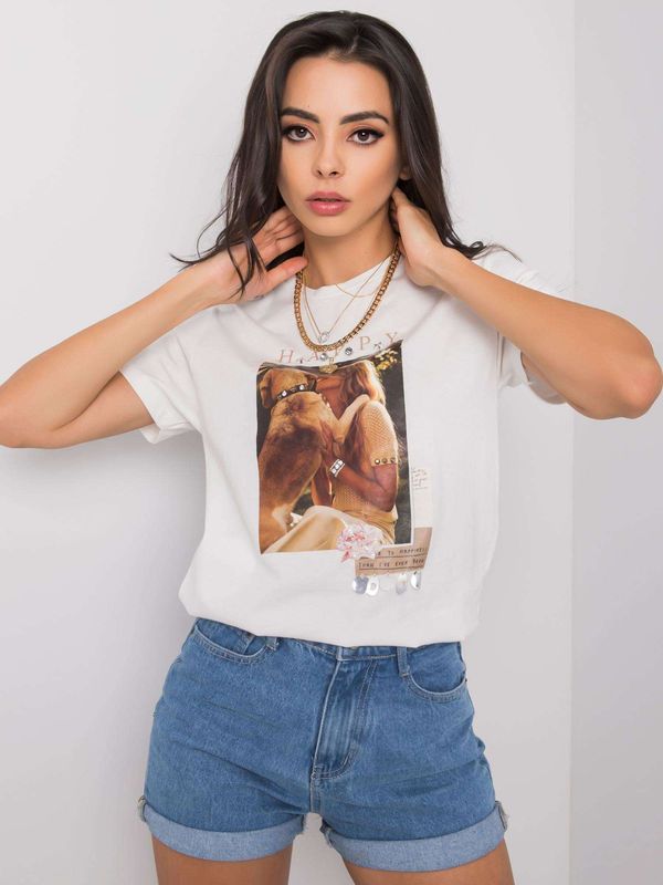 Fashionhunters Дамска тениска. Fashionhunters Ecru