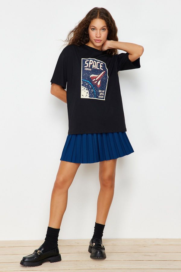 Trendyol Дамска тениска. Trendyol Space