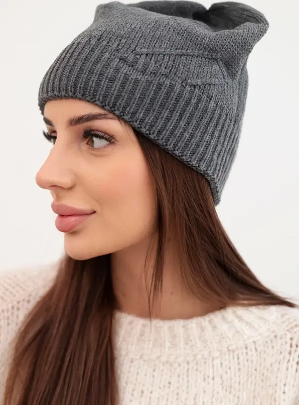 Kesi Дамска зимна шапка Kesi с нежен модел K379