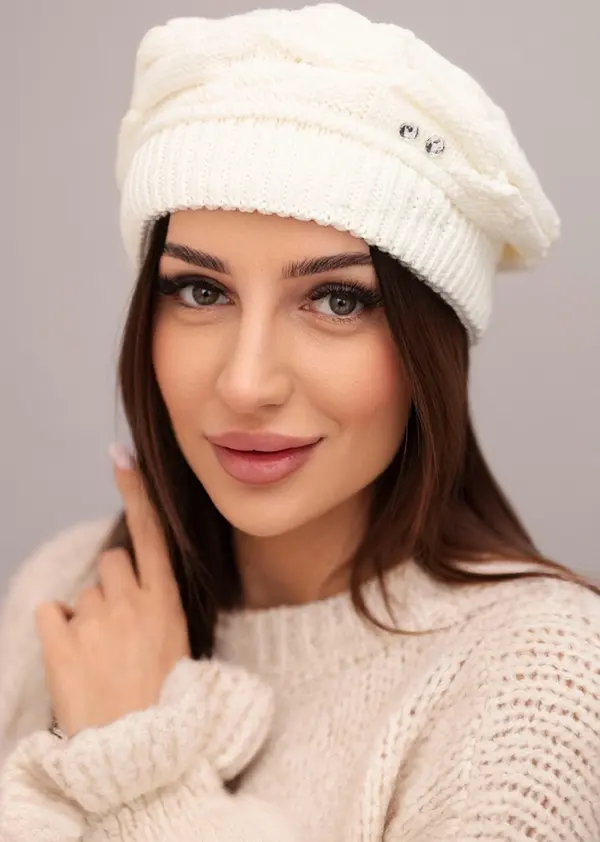 Kesi Дамска зимна вълнена шапка с кристали