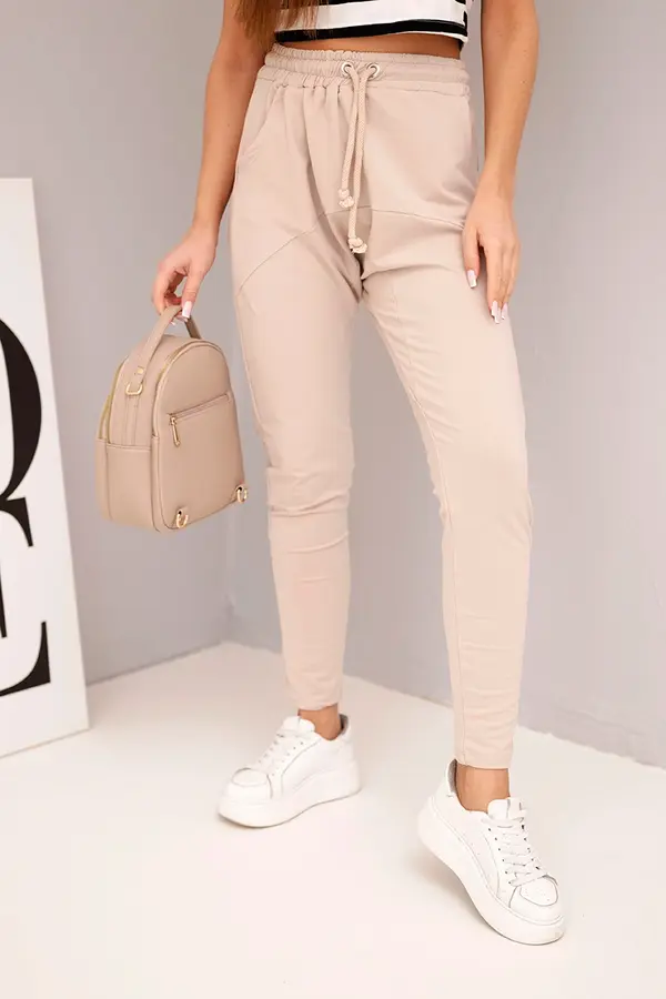 Kesi Дамски бежови карго панталони с джобове и верижка