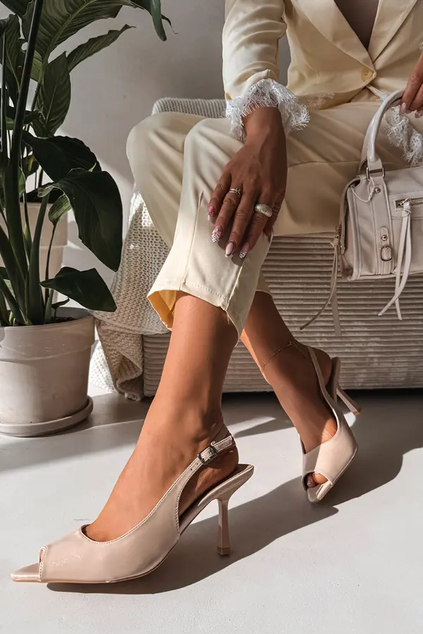 Boto Дамски бежови сандали на ток Boto Sevina