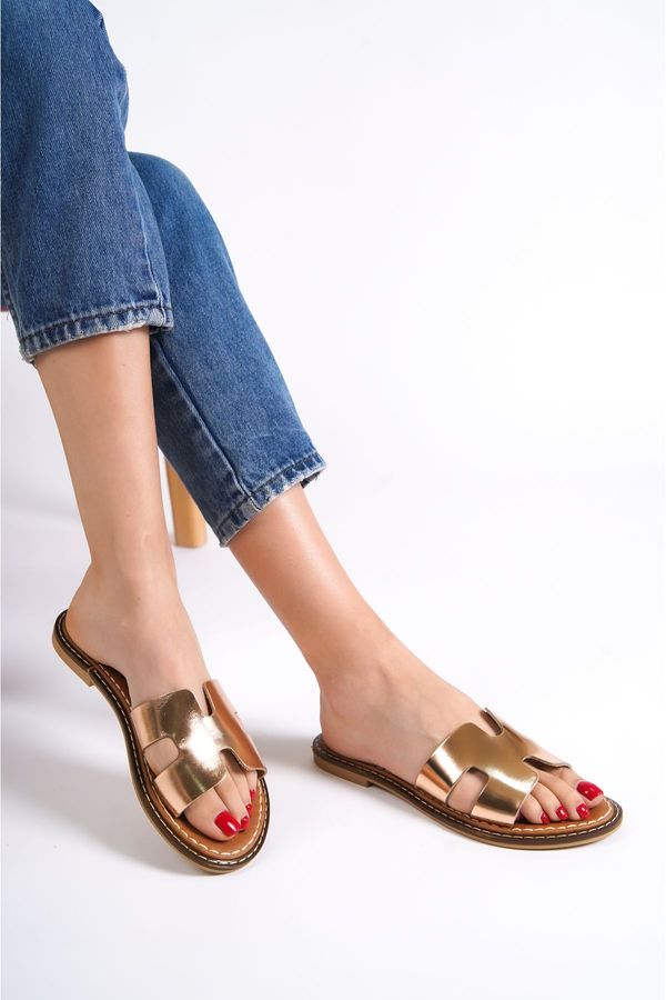 Capone Outfitters Дамски чехли Capone Outfitters