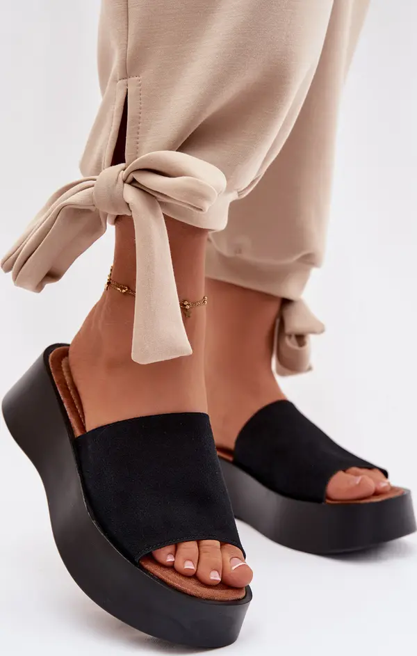 Boto Дамски чехли на платформа Liorisse черни