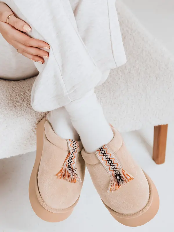 DStreet Дамски чехли с декоративни пискюли