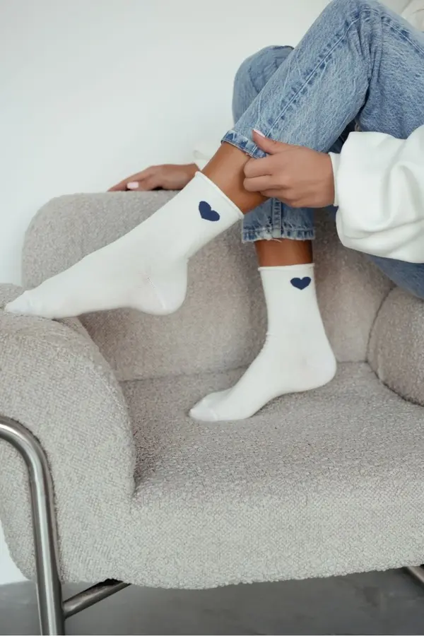 Milena Дамски екрю чорапи Милена с весели мотиви и синьо сърце