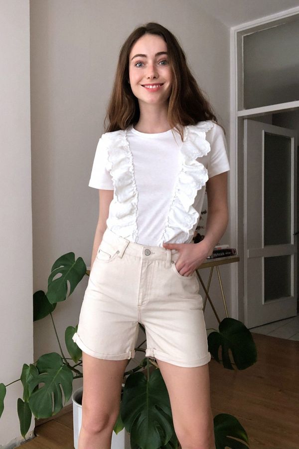 Trendyol Дамски къси панталони Trendyol White