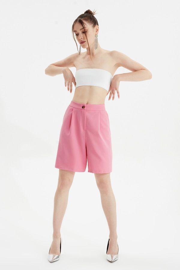 Trendyol Дамски къси панталони. Trendyol Bermuda