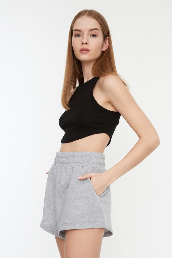 Trendyol Дамски къси панталони. Trendyol Bermuda