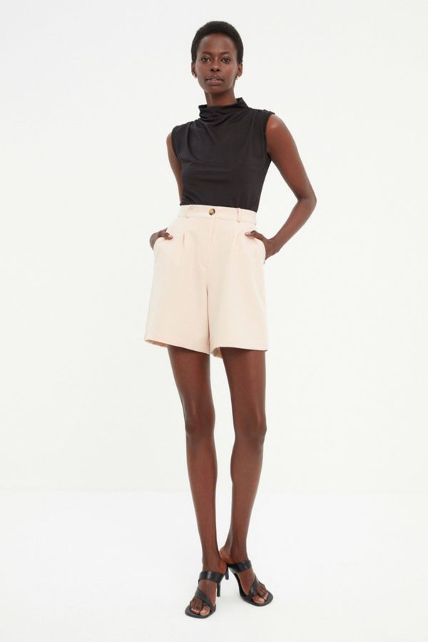 Trendyol Дамски къси панталони. Trendyol Bermuda