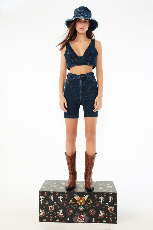 Trendyol Дамски къси панталони. Trendyol Denim