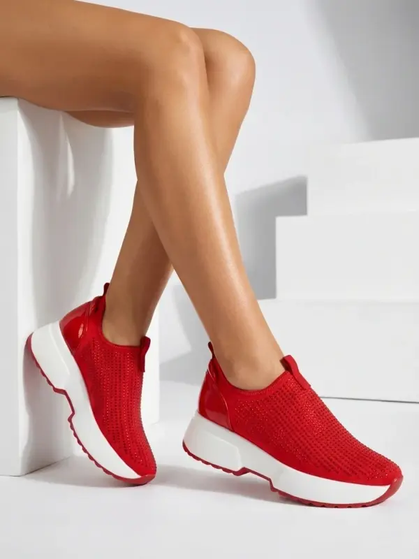 Resti Дамски маратонки с покрита клин