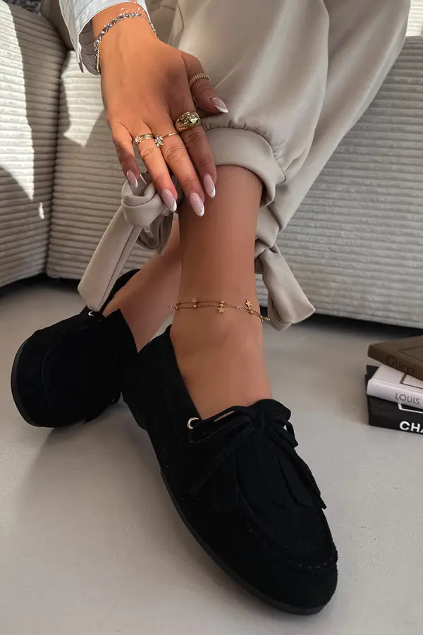 Boto Дамски мокасини с декоративни пискюли