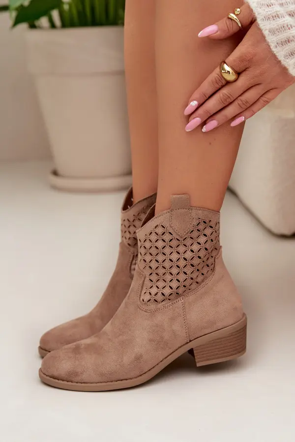 Boto Дамски перфорирани боти Boto с токчета, бежови