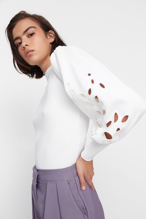 Trendyol Дамски пуловер. Trendyol Balloon sleeves