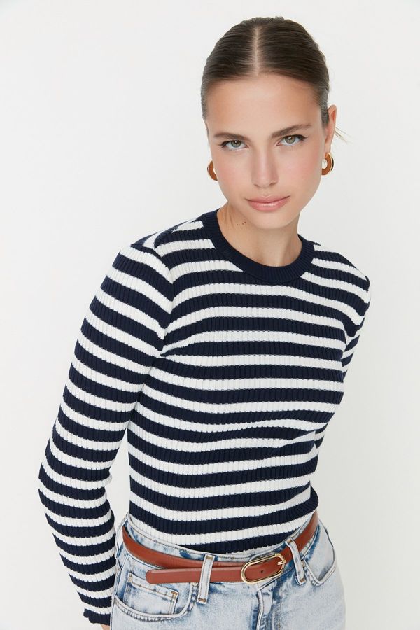 Trendyol Дамски пуловер. Trendyol Striped