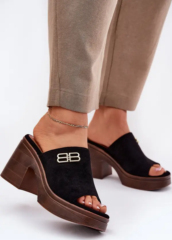 VINCEZA Дамски Сандали На Масивен Ток С Златен Детайл Vinceza