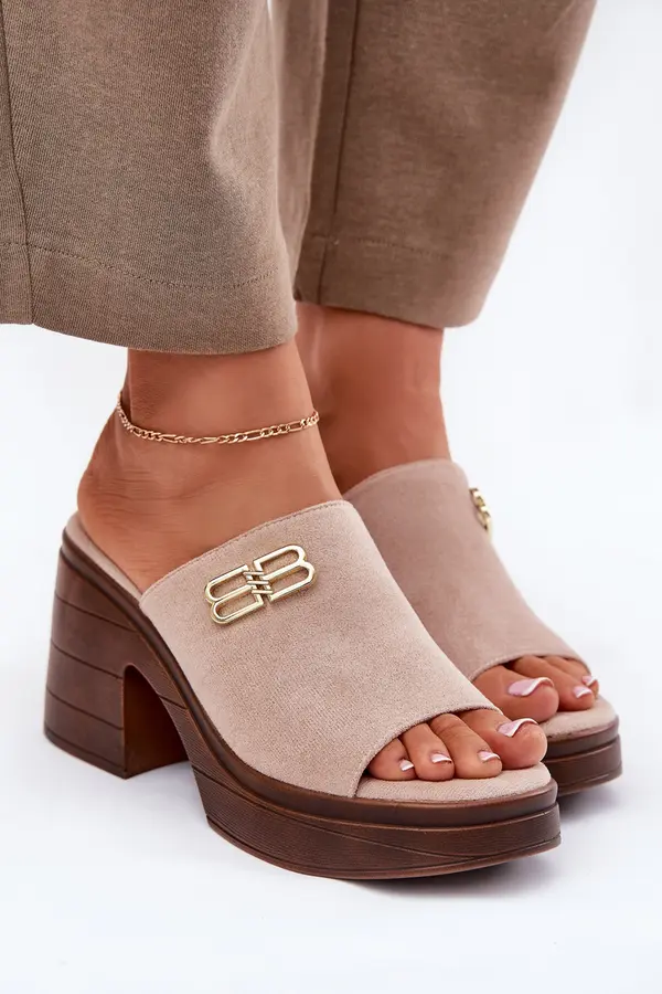 VINCEZA Дамски сандали на масивен ток със златен детайл Vinceza