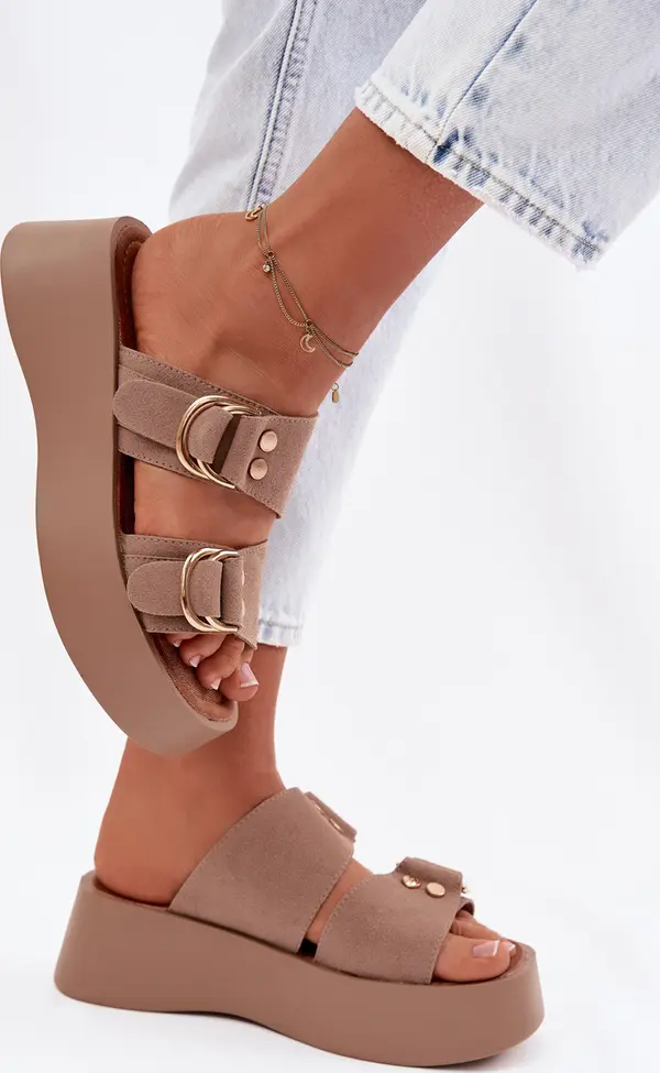 Boto Дамски сандали на платформа с декоративни катарами