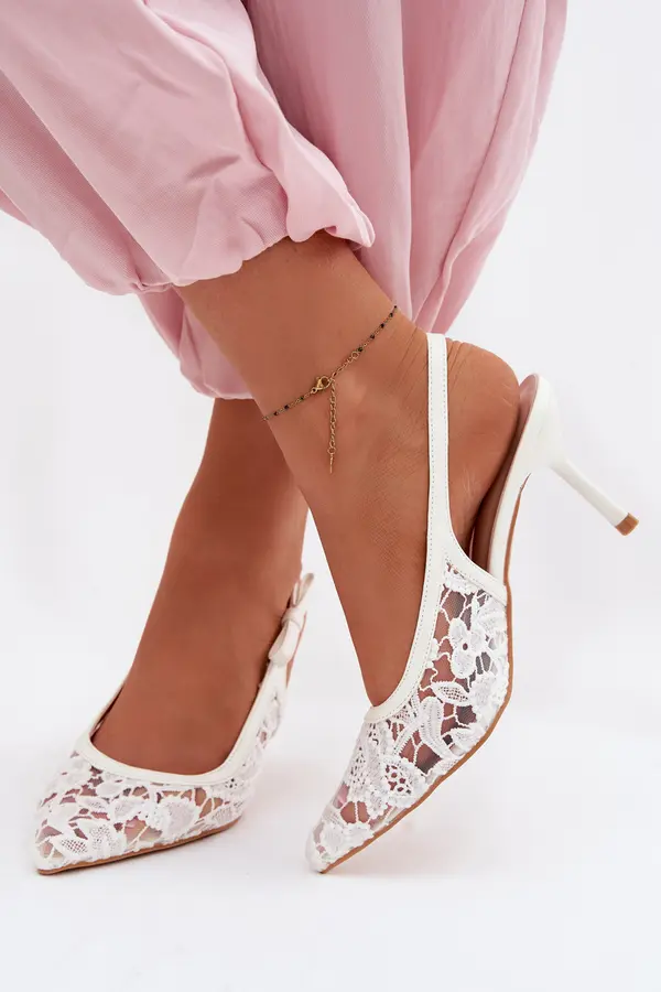 Boto Дамски сандали на ток с дантела в бяло Pelivelle