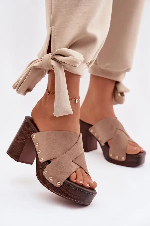 Boto Дамски сандали на ток с декоративни нитове