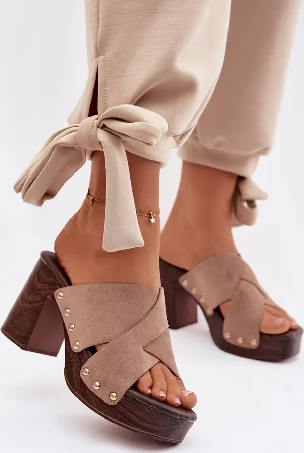 Boto Дамски сандали на ток с декоративни нитове