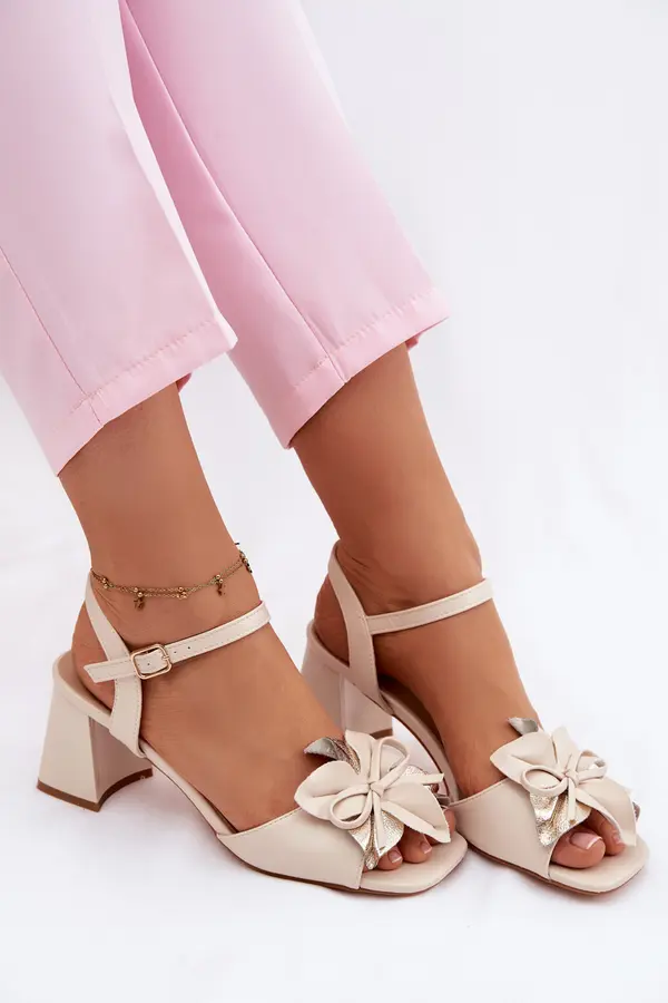 VINCEZA Дамски сандали с декоративно цвете Vinceza