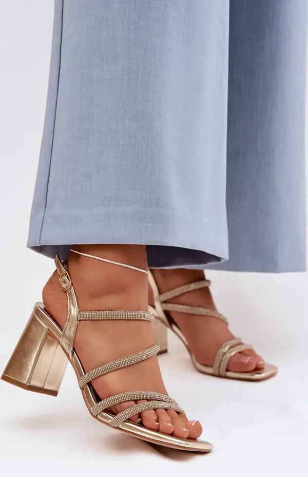 Boto Дамски сандали с каишки и кристали